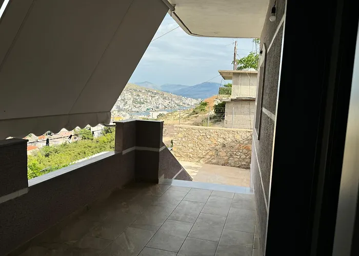 Geni Sarandë
